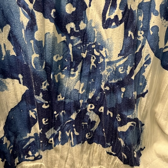 Calvin Klein Jeans blue printed top 60/40 cotton poly - Picture 3 of 6